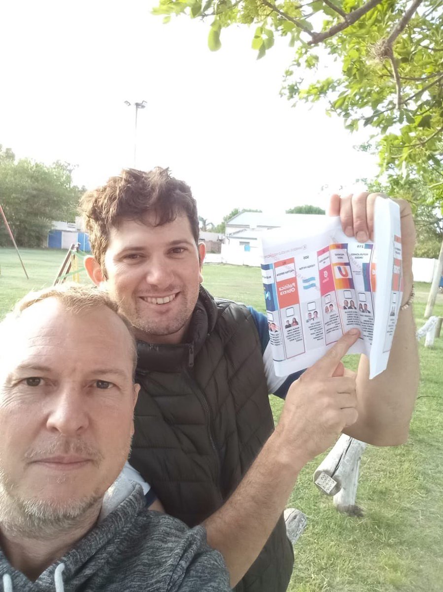 nicorcalloni's tweet photo. Con el equipo del @prosastre, escuchando a vecinos del barrio San Cayetano y contando por qué @GiScaglia es la persona más indicada para defender a Santa Fe en el Congreso ¡El 26 de Octubre, es con Gisela! ¡Es Unidos! 💪 https://t.co/qLLlFhX3nF