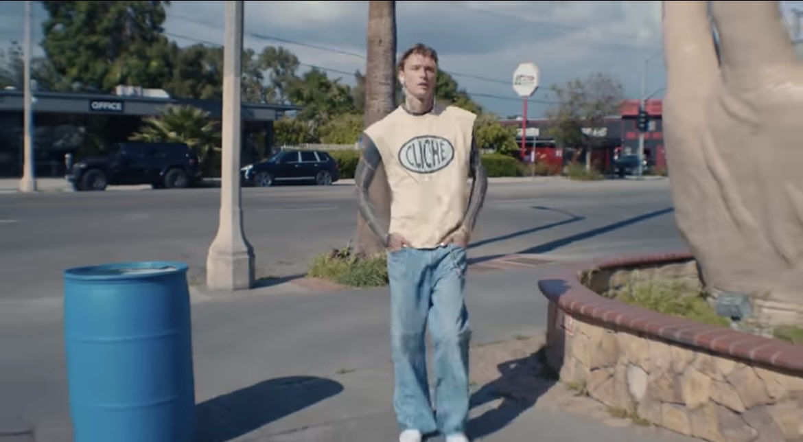 Its_Martell's tweet photo. Bruh tell me why MGK bringing back that 2003 Disney Channel Steeze 
https://t.co/EThIMHSQjA https://t.co/sXcSfMEMOX