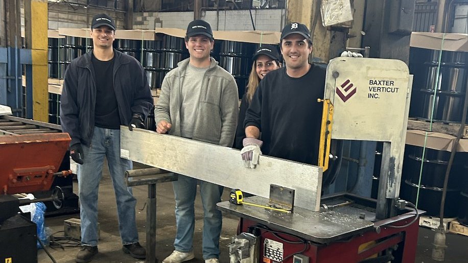 zanehengsperger's tweet image. THREAD: Selling Metal to Pull the Biggest Lever on American Manufacturing

Every shop/factory in America fights the same battle: cost and speed. 

These two numbers decide whether a part gets made in Michigan or Guangdong. 

Most people think the lever to keep manufacturing…