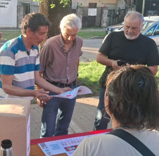 Visita de <a href="/carlosraimundi/">Carlos Raimundi</a> 
Candidato a Diputado  por <a href="/fuerzapatria_ar/">Fuerza Patria</a> 
 <a href="/pepelojo/">Jose Maria Lojo</a> Pdte. Puerto La Plata 
En UFO
Charla con compañeros de diferentes espacios 
<a href="/castrojuanjo/">Juan Castro Garcia</a> concejal 
@gracielarodriguez_cacha (suteba SM )
Agrupación Williams Cooke
Recorrida por  plaza Manuelita