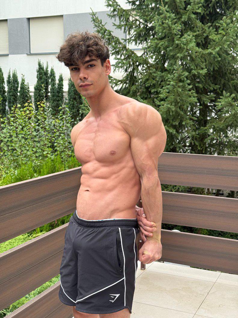jayashhx's tweet photo. You think you could handle me?😝 https://t.co/hbLsSsPlPo
