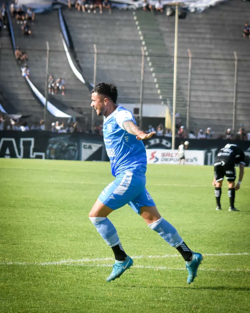 AlicioDagatti's tweet image. El año fue duro en muchos aspectos y fue Iván Delfino quién estuvo ahi,Leal, dirigiendo a este equipo de Hombres que han dejado todo en cada cancha. Se viene la etapa más importante muchachos, llegamos para superar lo que ya hemos alcanzado. AHORA Y SIEMPRE, VAMOS POR TODO🫂⚽