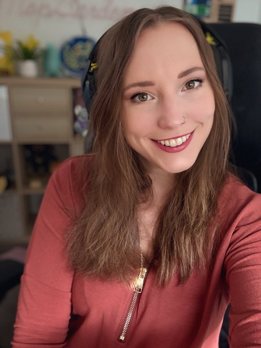 Looiiiiivvveee!
Happy Monday everyone 💃 
Wrapping up Snake Eater today 🐍 This game has been so good, ty <a href="/Konami/">Konami</a> 🥹

💜 Twitch / MopGarden

#snakeeater #gifted