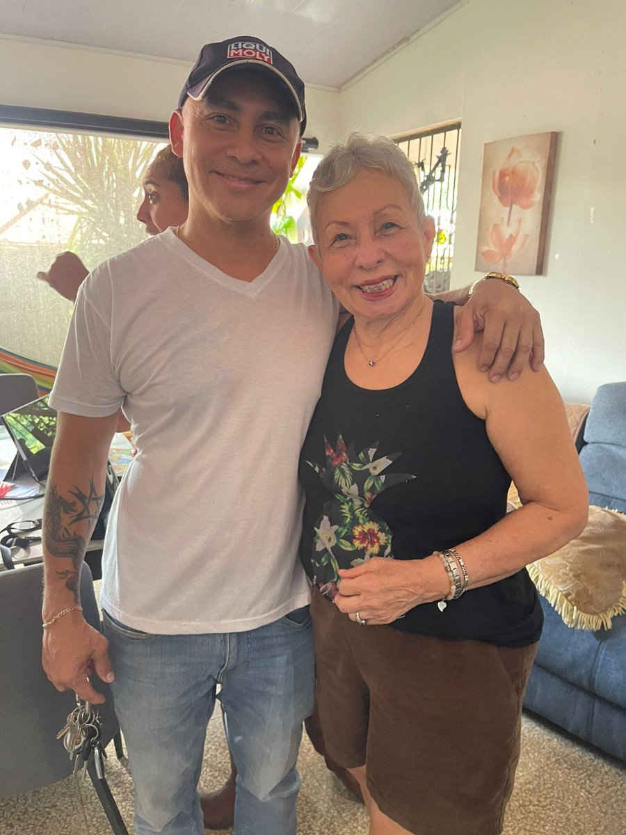 Ya tengo dos nenes cincuentones, wao, el tiempo voló HB hijo 🥳🥳🎊🎊🍷🍷🍷♥️