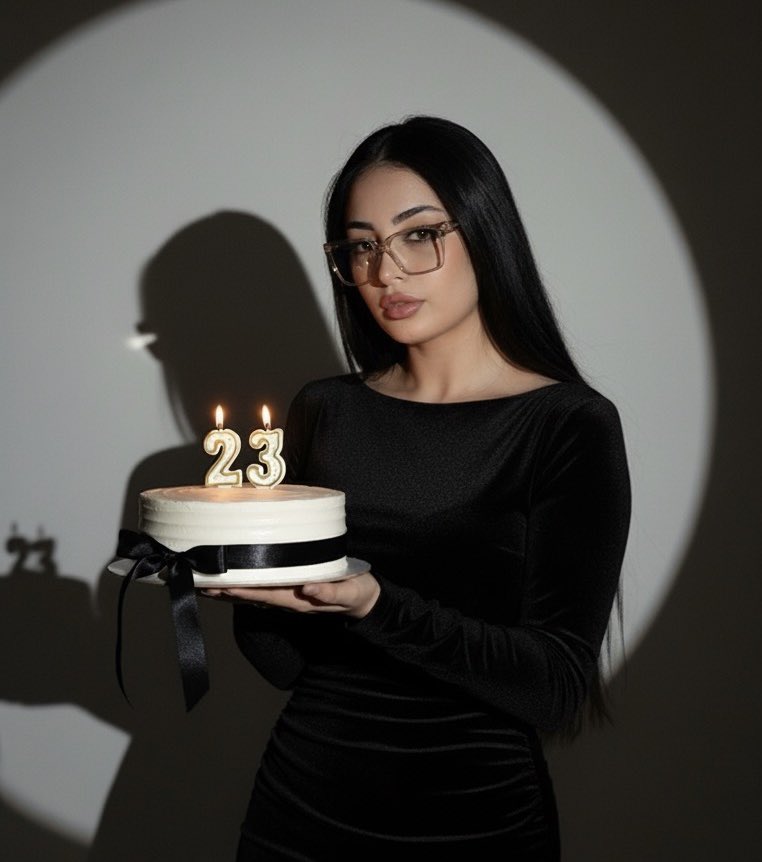 Plot twist: the cake isn’t real, but my birthday is hehe
BIG 23 BABYYYY ❤️‍🔥🥂