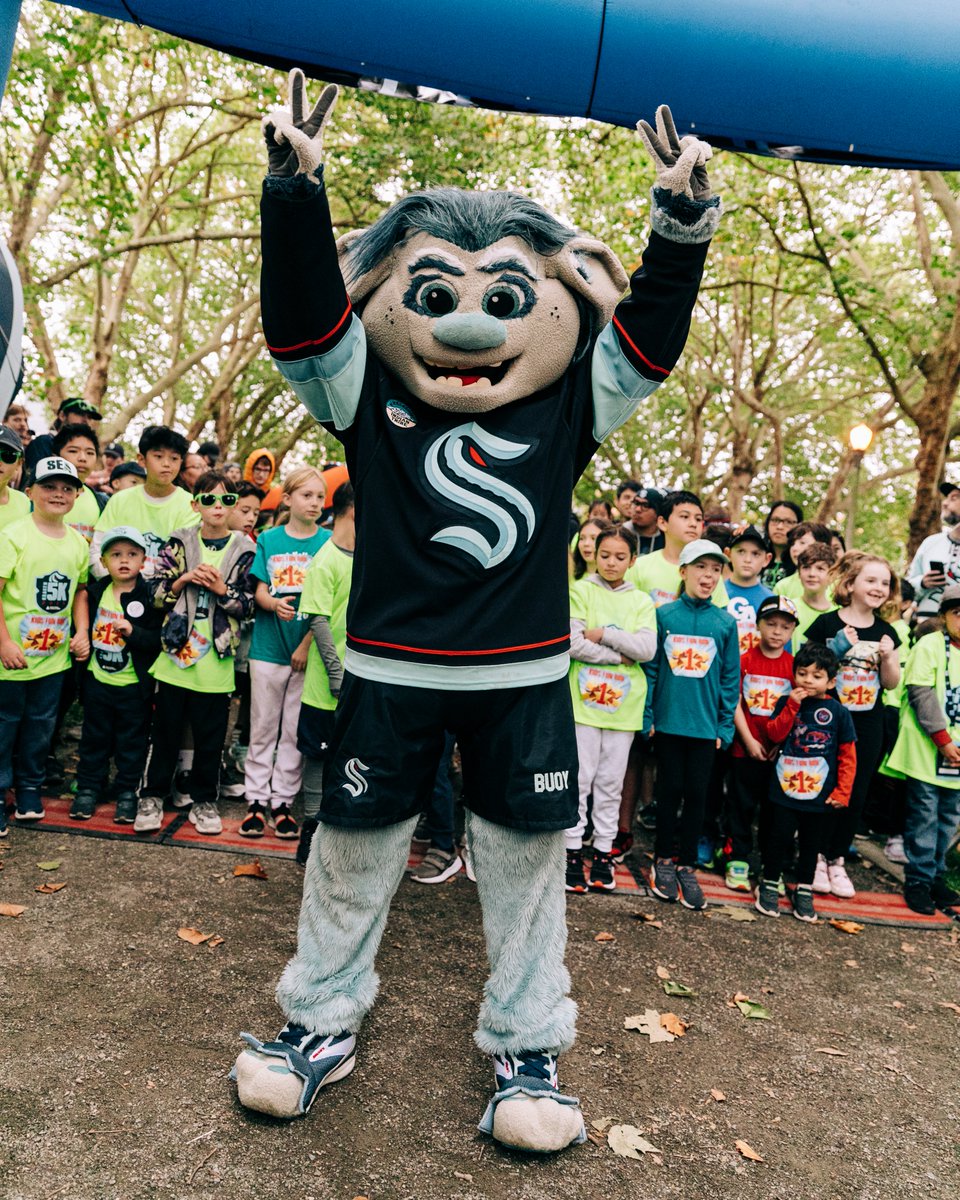 SeattleKraken's tweet photo. brb adding to cart 🛍️

if our new shoe, in collaboration with @brooksrunning, could talk… well, it'd probably have rave reviews after this weekend’s 5K → https://t.co/hjE5NlwXhU https://t.co/RwQNvKgYSi