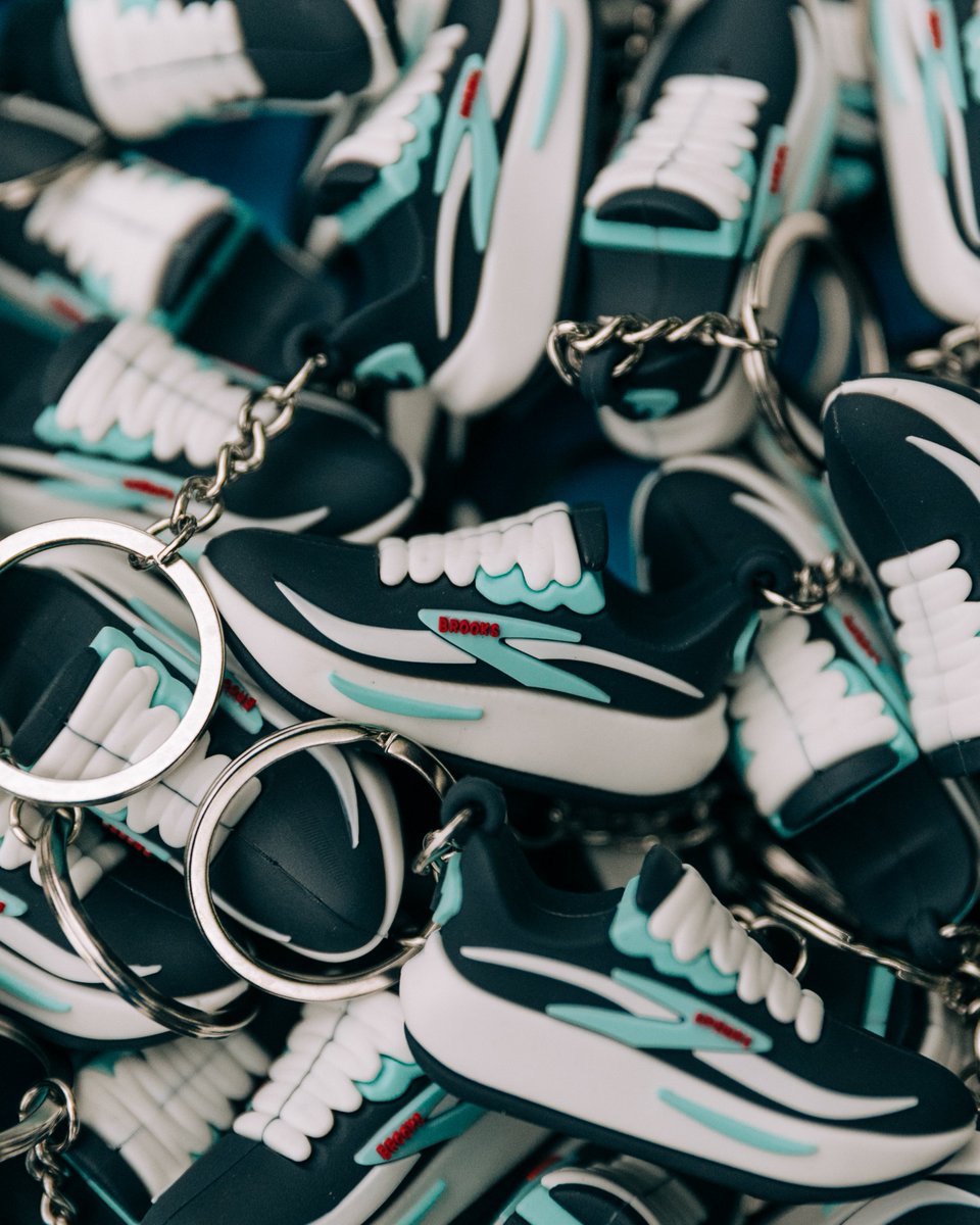 SeattleKraken's tweet photo. brb adding to cart 🛍️

if our new shoe, in collaboration with @brooksrunning, could talk… well, it'd probably have rave reviews after this weekend’s 5K → https://t.co/hjE5NlwXhU https://t.co/RwQNvKgYSi