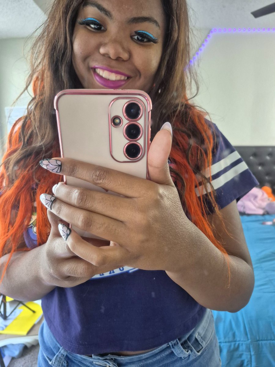 Rare mirror selfie 😍
