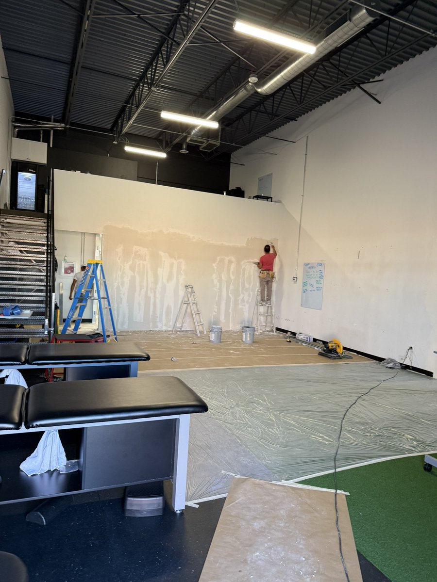 echosportspt's tweet photo. Construction update: old gym space is officially out. New weight room is nearing completion💪 🛠️ https://t.co/BVfGqOS2Mw