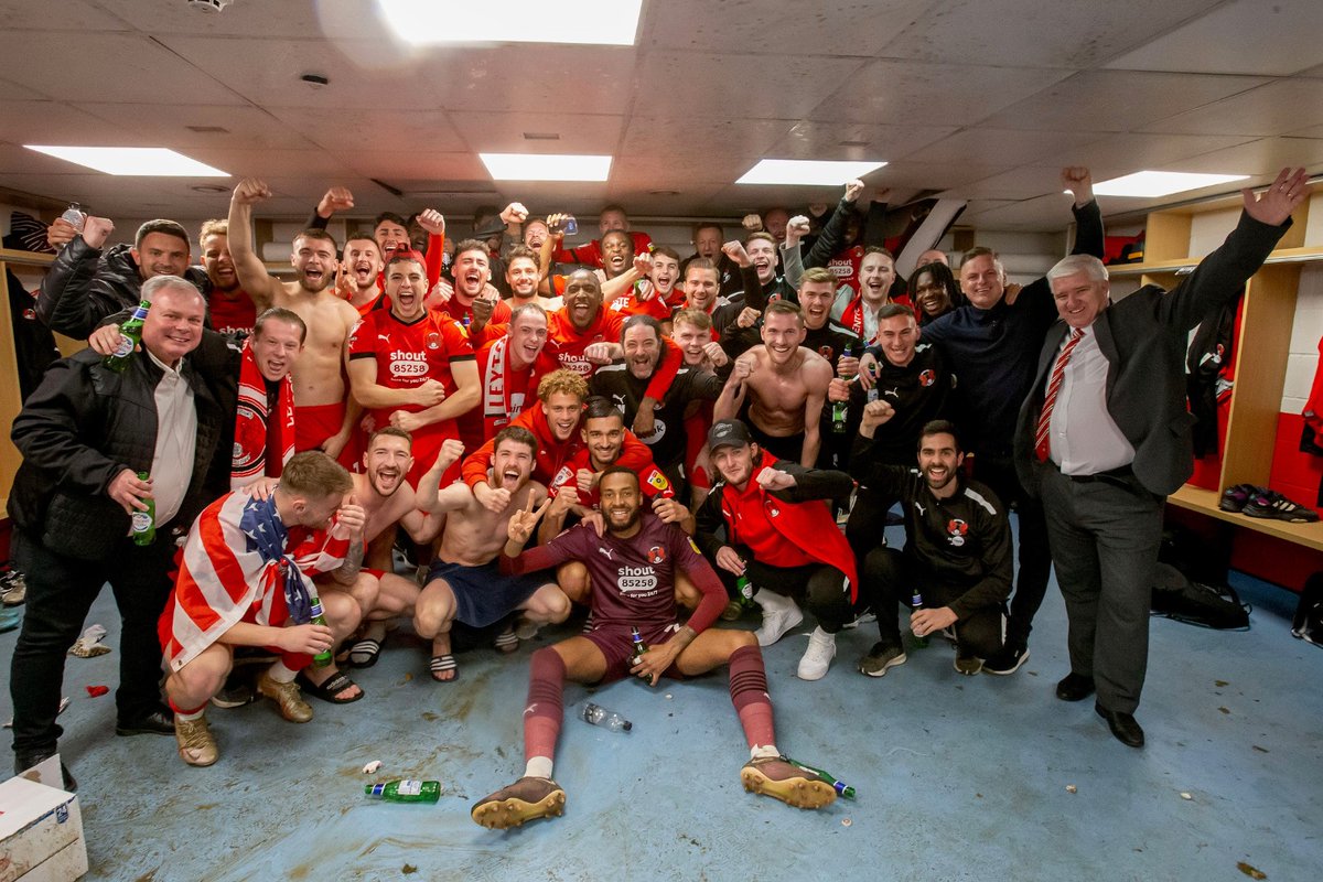 TomShort97's tweet image. After almost 4 years and 194 games, it's now time for my final week at @leytonorientfc 🫡

I didn't think it would be possible to fall in love with a club as much as this, but the people here (players, staff and fans) make it a truly special club.

 Up those bloody O's ❤️

 #LOFC