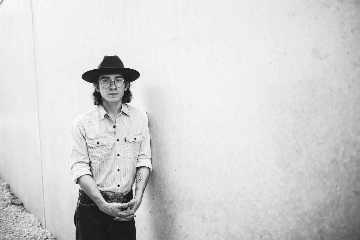 MAGNETMagazine's tweet image. #MAGNETExclusive: Premiere of #SammyBrue’s “Lord, I’m Ready Now” (@BSHQ). “When I take a good look at what @JustinTEarle left behind, I have no doubt he’d want me to take away something positive from it—which is the side I’ve taken.” Check it out: magnetmagazine.com/2025/10/06/mag…
