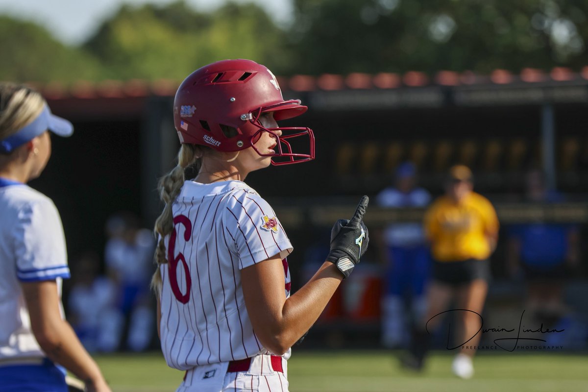 MSUTexasSB's tweet photo. Last Friday night 🥎🍁 #stangfam https://t.co/Z9RlkrSf1X
