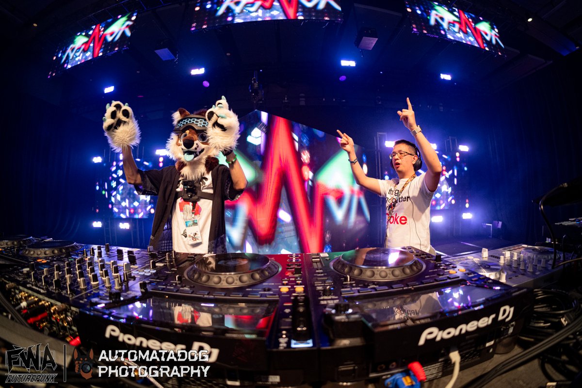 Orin and RisnorWolf at their rave during FWA25

🐕: <a href="/Sealeo65/">Seal @ AFC!</a> / 🪡: <a href="/wolf_daz/">Daza 🔮 GOH BKB</a>
💿: <a href="/RisnorWolf/">ℜ𝔦𝔰𝔫𝔬𝔯 @𝑀𝐹𝐹</a> 

#Furry #Fursuit #FWA