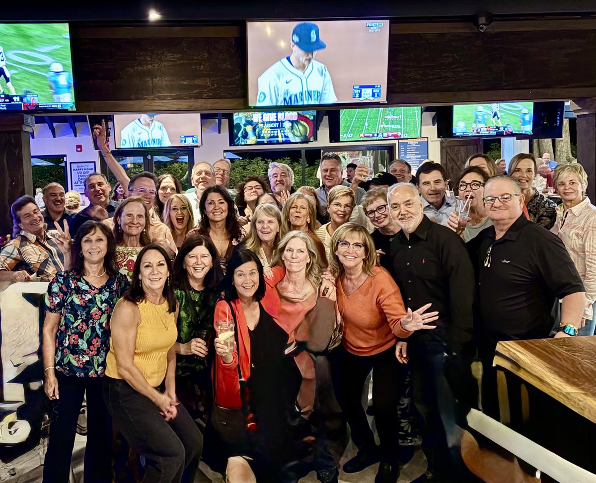 DebbieDuHaime's tweet photo. Great times at Deal Lake Bar and Company with friends #fun #DePaulCatholic #LochArbour https://t.co/HgoDQpZlEu