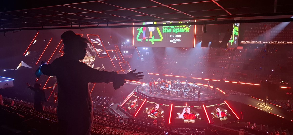 Rightt, it has settled in a little bit so here it goes. WHAT. A. CHAMPS.
Congratz to <a href="/NRGgg/">NRG</a> cuz holy shit what a finals. I can't think of words right now since I'm soaking up the entire weekend of memories but what a blast! Definitely reignited my passion for val again.
Merci