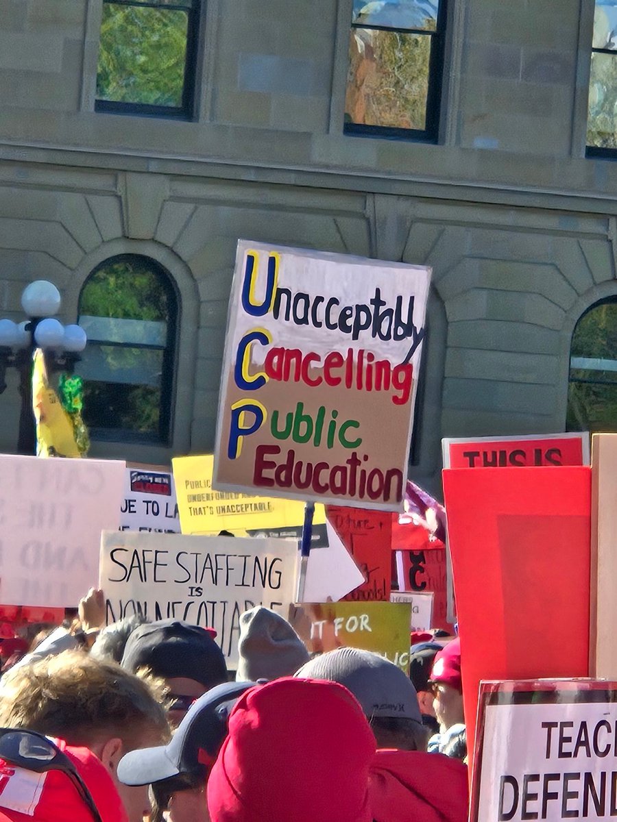 NurseMom5AB's tweet image. Approx 20 000 showed up at the Leg to #StandWithABTeachers, let alone other locations across Alberta!
Keep it up!
Add your favorite pics of signs/people to this thread!!!
#RedForEd #ParentsStandWithABTeachers #ProtectStudents