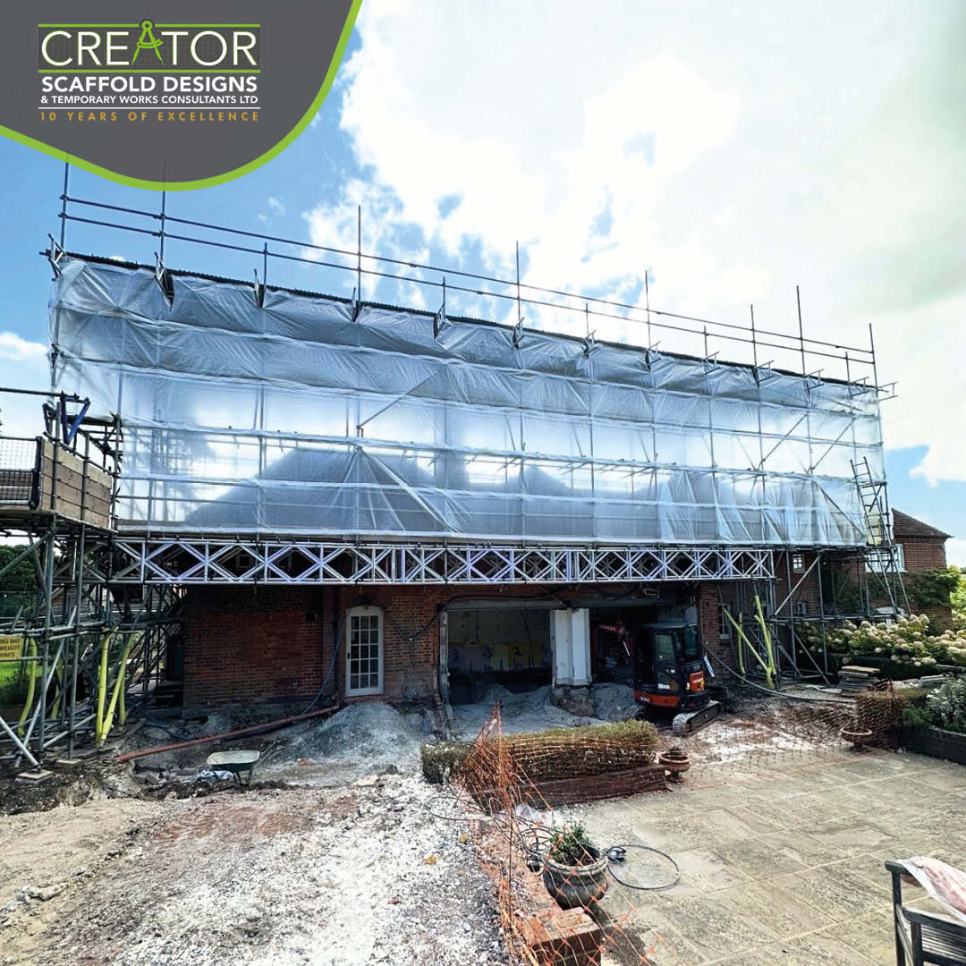 Starting the week off with this temporary roof in Hampshire for TSE Scaffolding ☀️

Featuring a monopitch tin roof in 450mm beams and a bridge span with 750mm Asterix beams at the rear, keeping reroofing and extension works moving safely.

#scaffolddesign #scaffolding