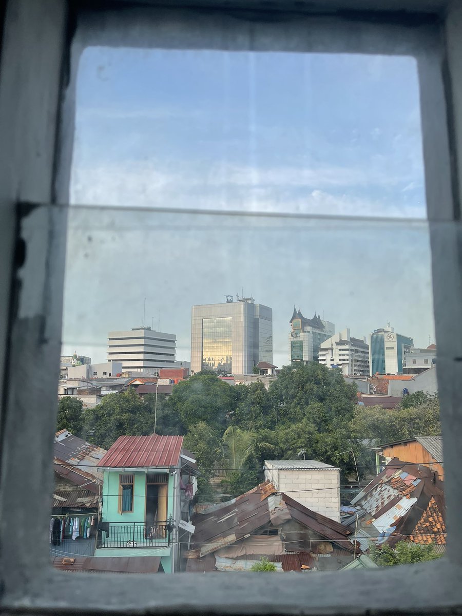 kaptenabas's tweet photo. kondisi depan kamar, jendelanya ngadep lorong ya, pas bawah wifi juga jd internetnya cepet, sirkulasi sm cahaya menurut gw enak https://t.co/VS7PFdIIp5