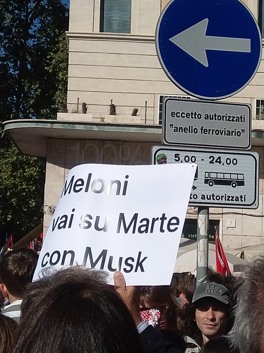 PizzyBoom's tweet image. Eravamo più di un milione sabato a Roma per #Gaza. É stata senza dubbio un'esperienza emozionante manifestare con così tanta gente per un motivo comune di così grande importanza. In un paese che dovrebbe essere democratico, non bisogna permettere che ci zittiscano.
#FreePalestine