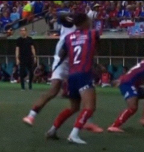 “O Flamengo joga contra o próprio Flamengo”