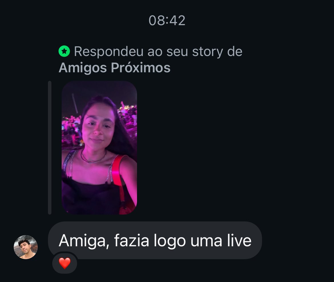 aniqueirozz's tweet image. Ontem eu postei o show todo no close friends

meu amigo: