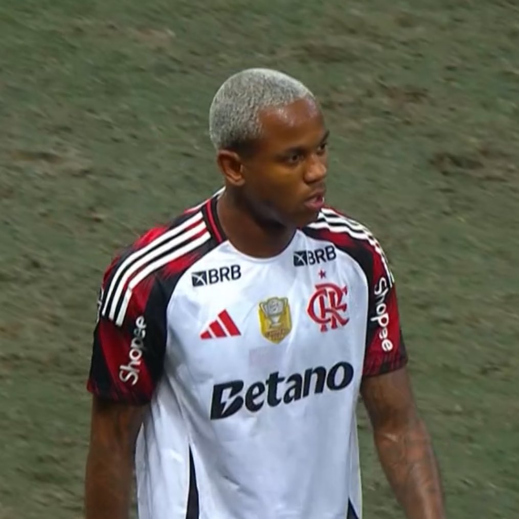 Mental de uma ameba 

Conseguiu enterrar a carreira em time grande hoje