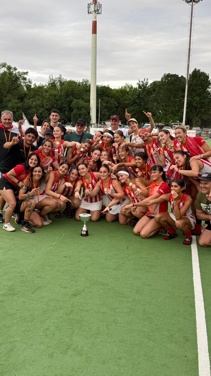Otro desafío nacional en el que dejan a Monte Hermoso en lo más alto y en el que además de ascender a la máxima categoría vuelven con la mejor jugadora y la mejor arquera del torneo + la mejor jugadora de la final 🏒🇦🇹

Felicitaciones campeonas! #OrgulloMontehermoseño
