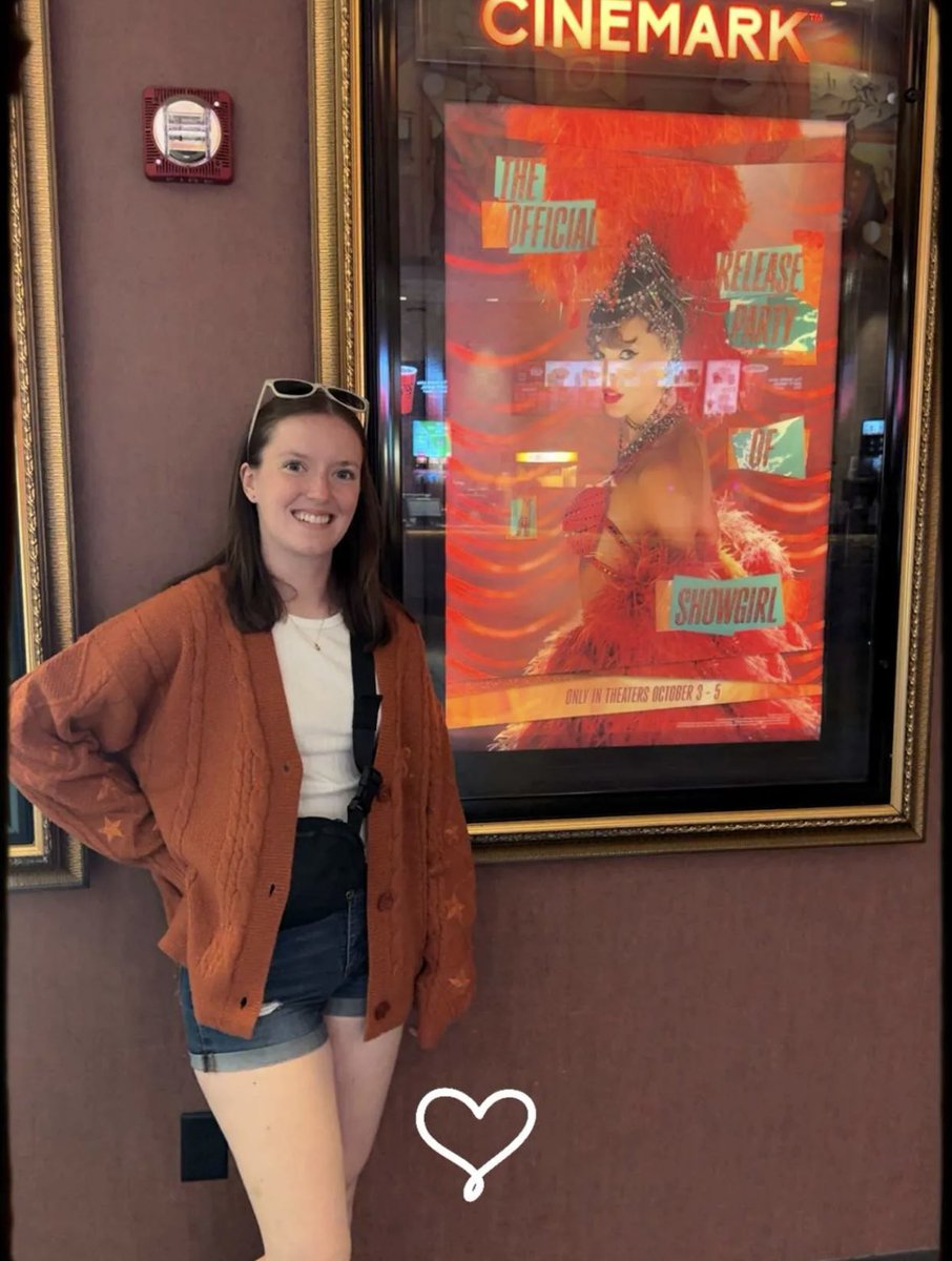 kencat0's tweet photo. @taylornation13 I love how much it ✨sparkles https://t.co/B8egakb1ub