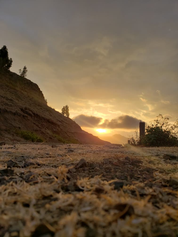 صباح الخير يا وجهًا جميلاً 
وكلّ الحُسنِ فيكَ إذا ابتسمتِ
#كاريزما66