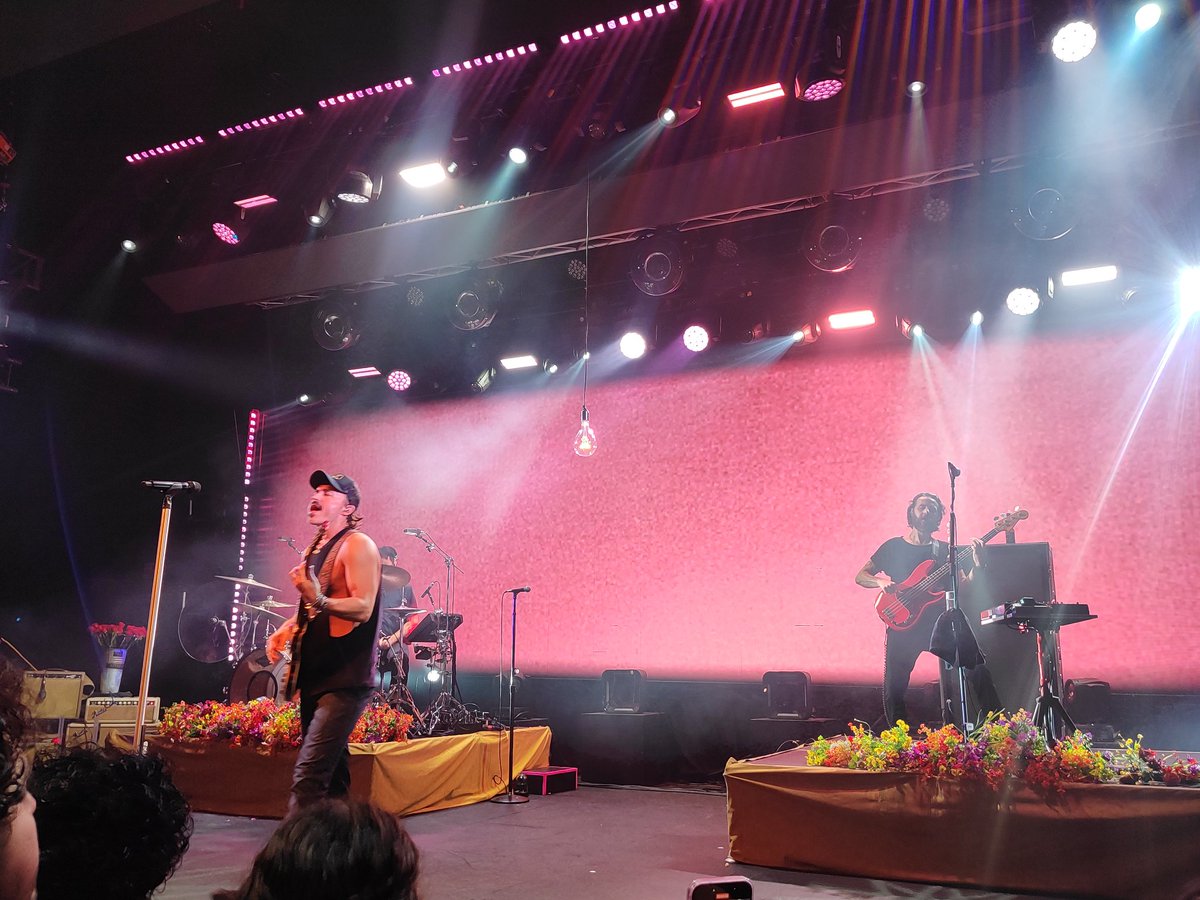 karit98's tweet photo. What a night @TheFray 
Mexico City 🇲🇽 https://t.co/jfPZ533a22
