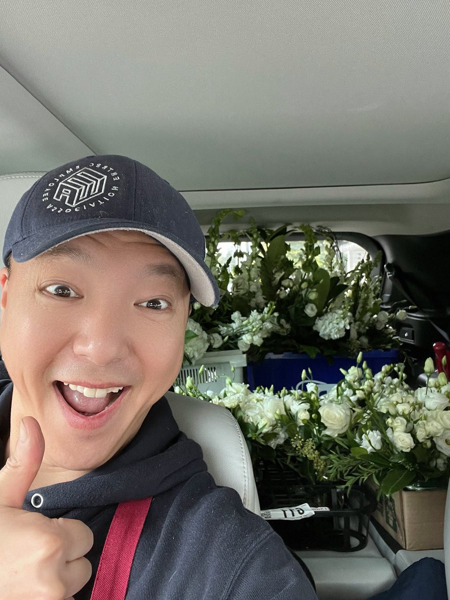 Had a blast yesterday setting up this wedding! 💐✨ Who says work can’t be fun? 😎 #weddingvibes #floristlife #workhardplayhard