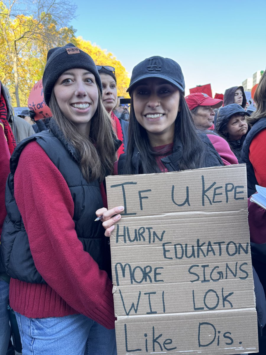 SerenaCMah's tweet image. Proud to support our teachers. #ableg #abed #abpoli and thank you for a pleasant and warm support for the #forevercanadian petition. #yeg @LukaszukAB