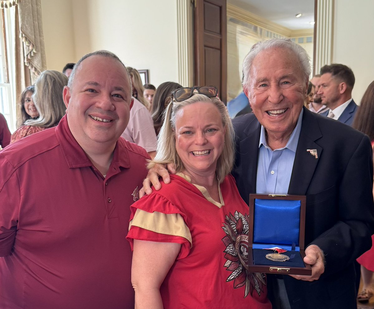 arubinacci's tweet photo. @GovRonDeSantis Thank you @GovRonDeSantis it was an amazing event for a wonderful man. https://t.co/Tp9Huo2I7q