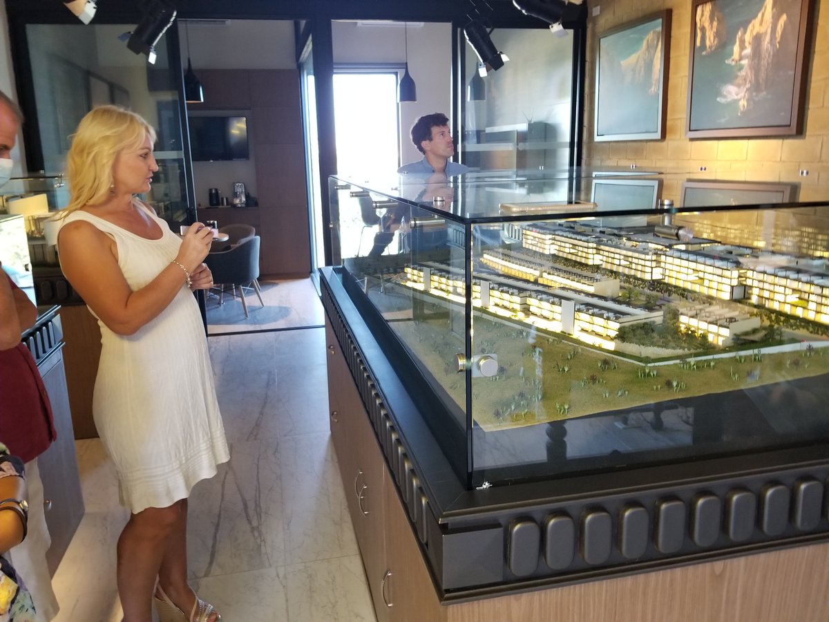 Considering a move to Mexico? 

Work with professionals who understand local markets, immigration paths, and Canadian buyer needs. It’s not just relocation—it’s investment in your quality of life.