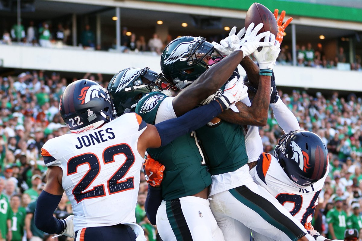 What the hell is AJ doing trying to catch this ball? 😂