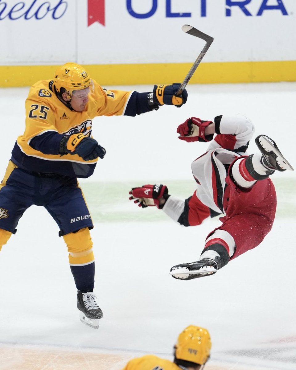 BR_OpenIce's tweet photo. Preseason just ended but we may already have the photo of the season 🔥🔥🔥

(📸 @MVeldmanPhoto, @NHL) https://t.co/m84DgSdoSS