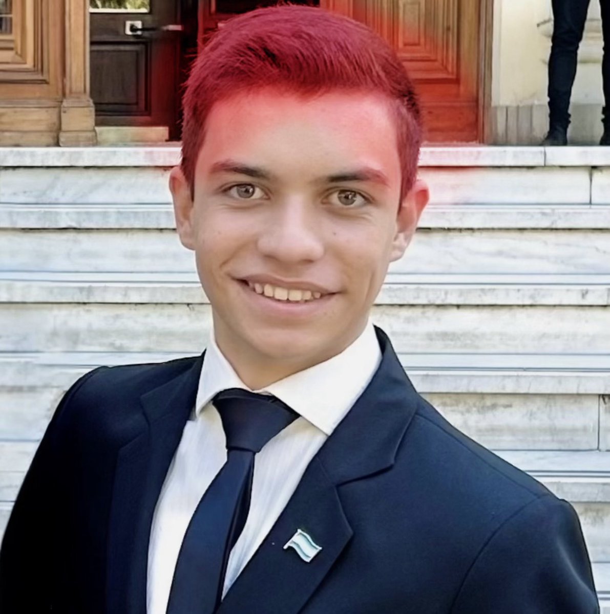 Subite a la santileta. 
La Libertad Avanza.