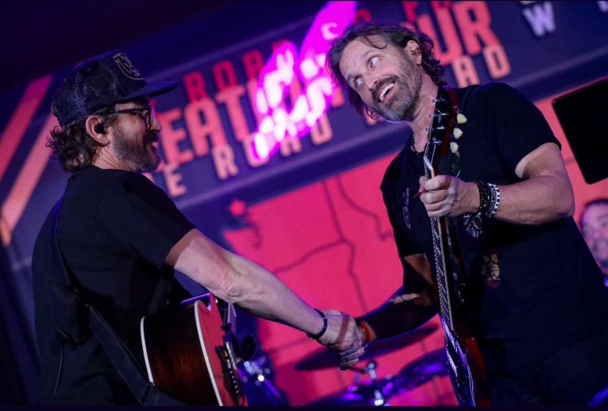 ConKings's tweet image. Amazing photo from #SPNPHILLY SNS taken by  @mandi1630 💕
@KingsOfCon @dicksp8jr @RobBenedict #kingsofcon