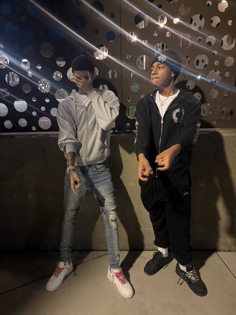 noiduser43's tweet image. me and bro the loyalest niggas In sac 💯