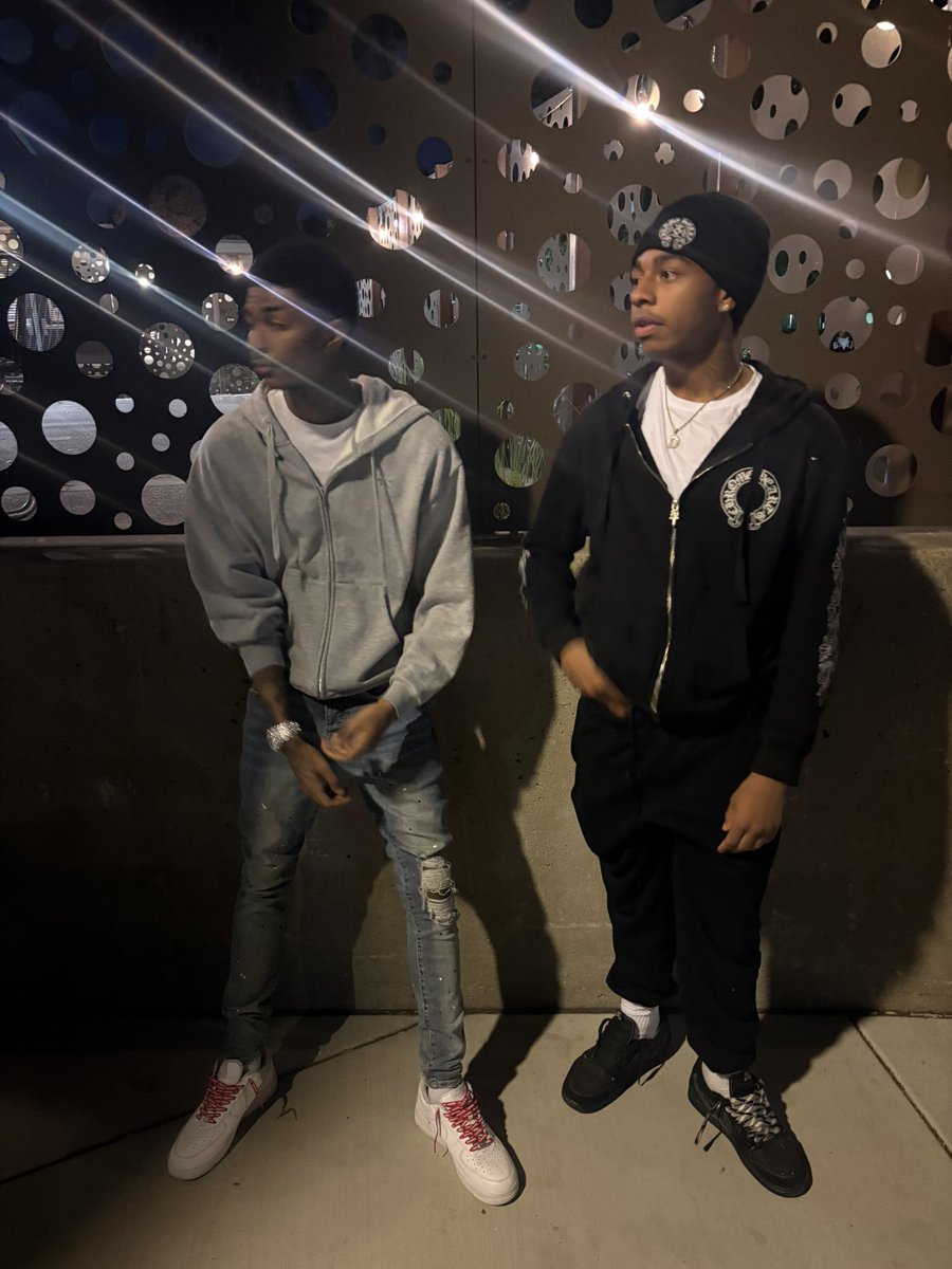 noiduser43's tweet image. me and bro the loyalest niggas In sac 💯