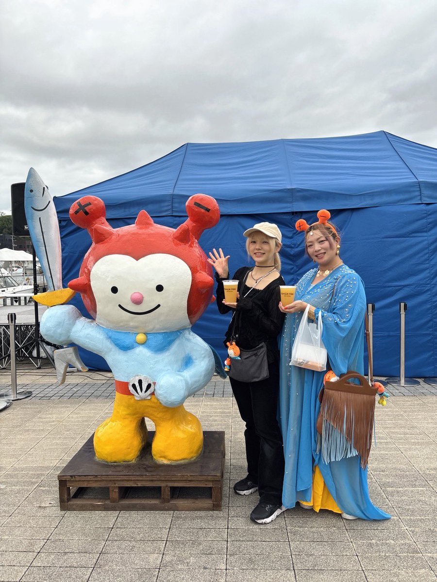 kfm775's tweet image. 【直送！朝一便！ポストは #ぎょっと-】
昨日はたくさんの #ホヤフレンズ に会えて嬉しかった1日✨
その中に•••気仙沼出身シンガー #FRAM ちゃんの姿を発見‼️
笑えるぐらい #ホヤぼーや グッズを爆買いしてる姿を見つけてしまいました😁…