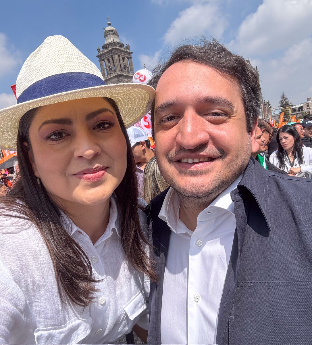 ¡Se me enchina la piel! ✨ Vivir este momento histórico y escuchar el mensaje del Primer Informe de Gobierno de nuestra Comandanta Suprema <a href="/Claudiashein/">Claudia Sheinbaum Pardo</a> es motivo de orgullo y esperanza. 🇲🇽❤️ Con firmeza y visión, continúa el enorme legado de la Cuarta Transformación, con nuestro