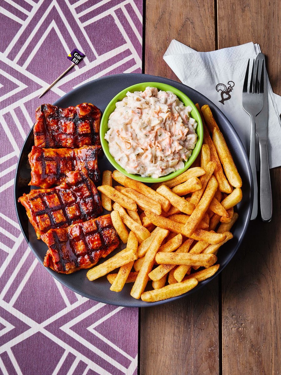 Spice up your taste buds with Nando’s Garlic BBQ - the perfect blend of smoky and garlicky flavour for a fiery feast everyone will love.