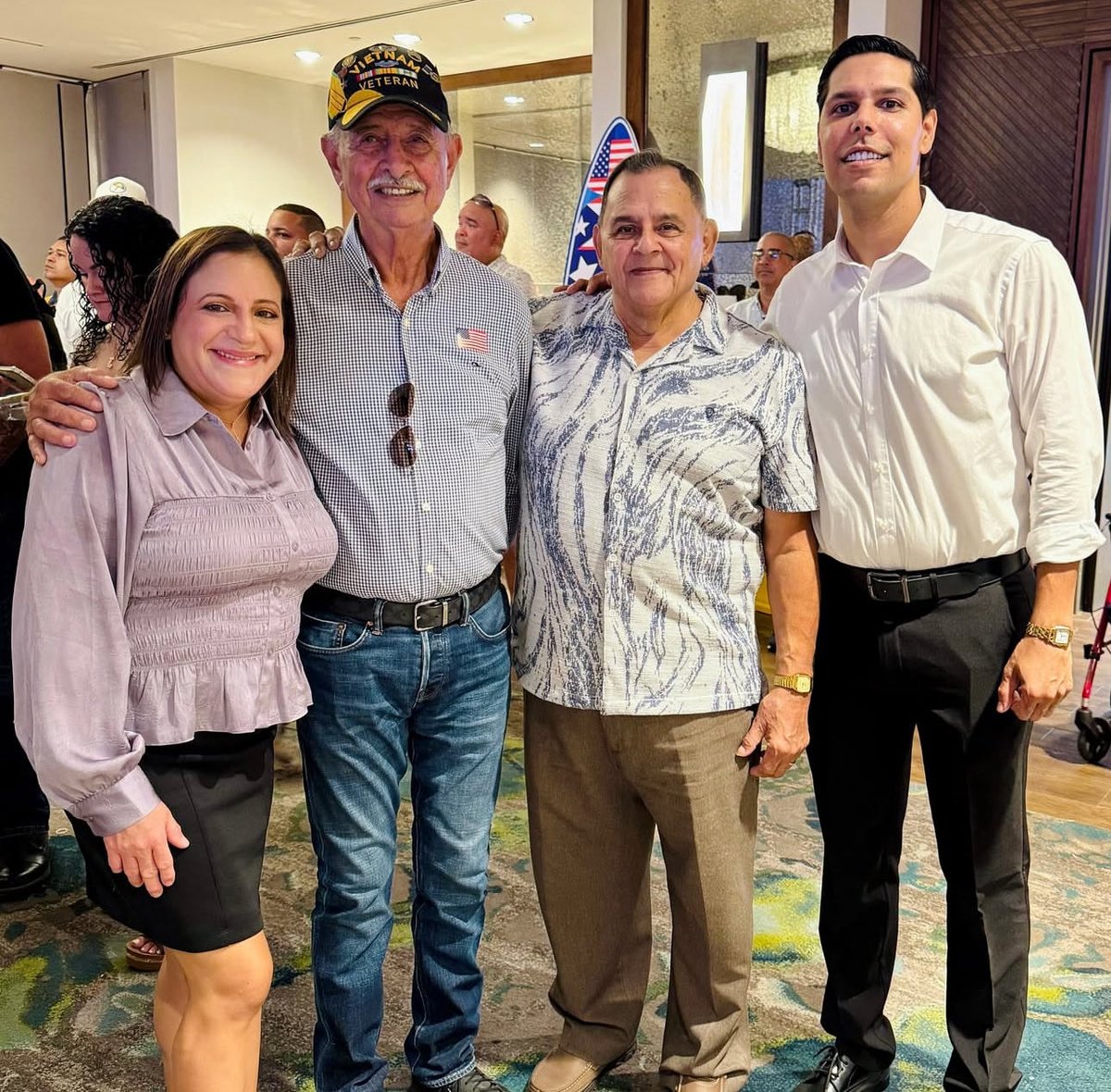 Junto a líderes que han servido con compromiso y visión: el ex alcalde de Las Piedras, Hon. Ángel Peña, la ex senadora y ex alcaldesa de Las Piedras, Hon. Itzamar Peña y el ex vicealcalde de San Juan y veterano de la Guerra de Vietnam, don Luis Falcón. 🫡🎖️

-JC

#NuevasIdeas