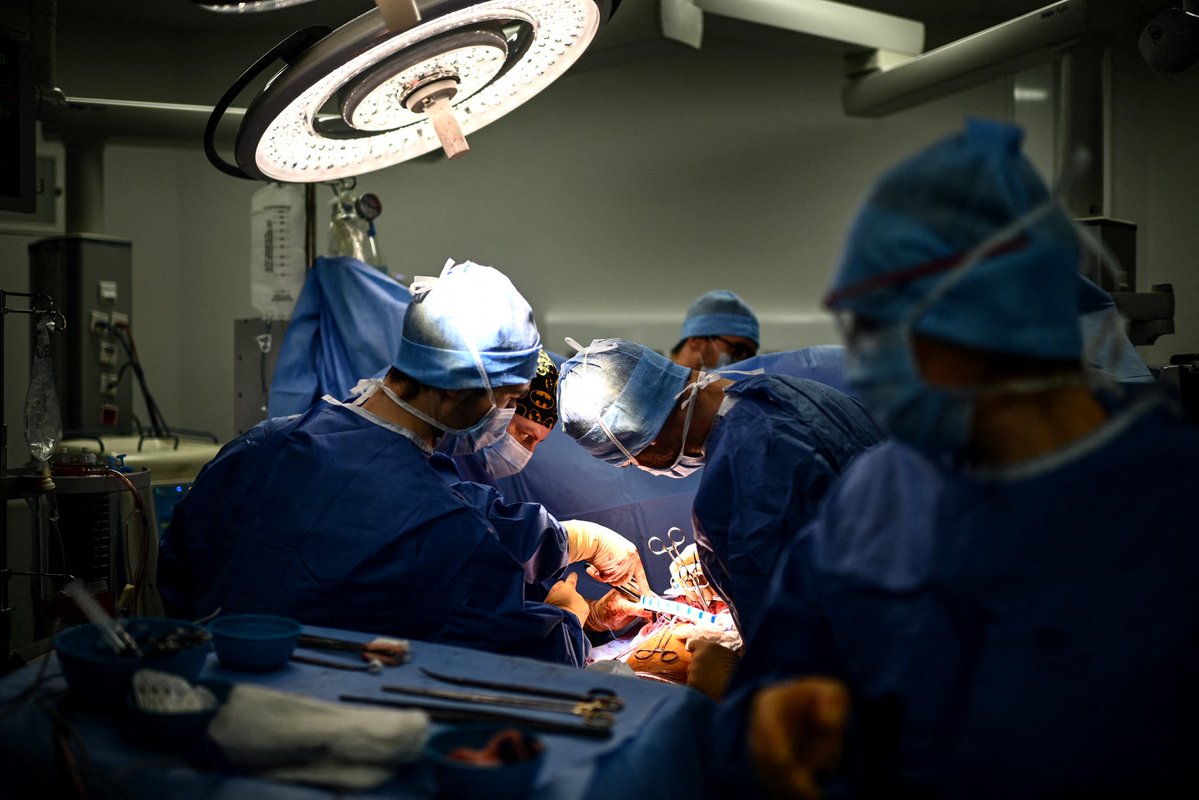 C’est une première mondiale: un cœur prélevé à Ottawa sur un patient euthanasié a été greffé cinq heures plus tard à Pittsburgh. Au Canada, leader du don d’organes post-euthanasie, la mort assistée deviendra-t-elle un outil d’optimisation du système?

➡️libre-media.com/2025/10/05/don…