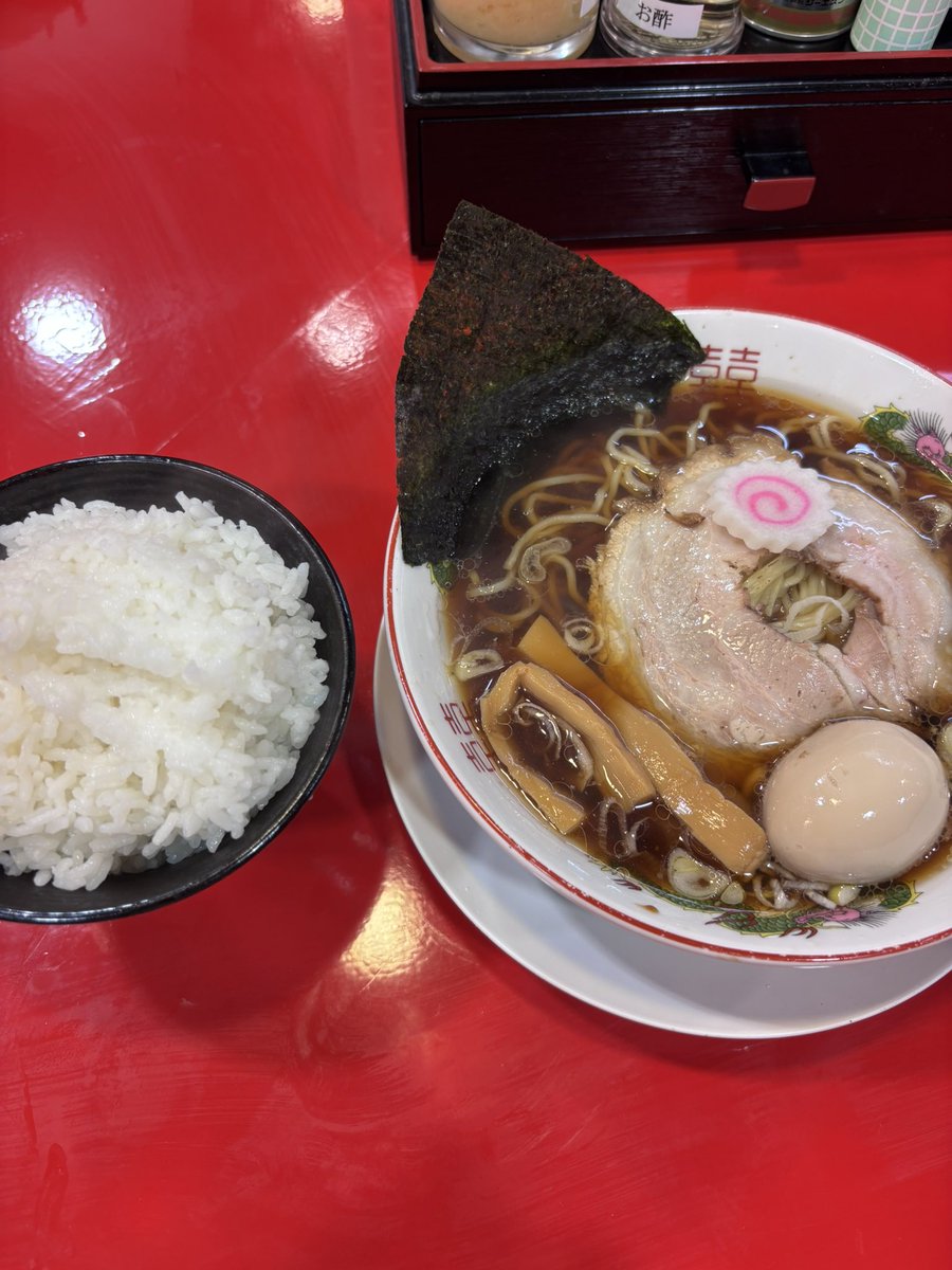 2110ninaru's tweet photo. 安いラーメン500えん https://t.co/Hs9NC8DUjP