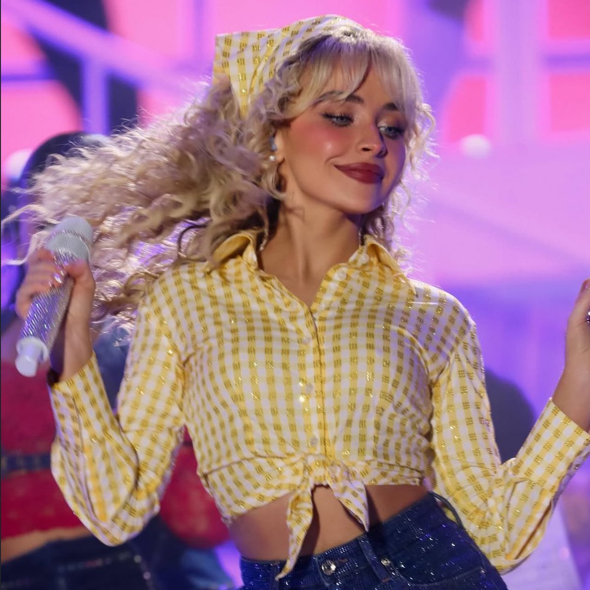 tastesab's tweet image. cupcake in human form