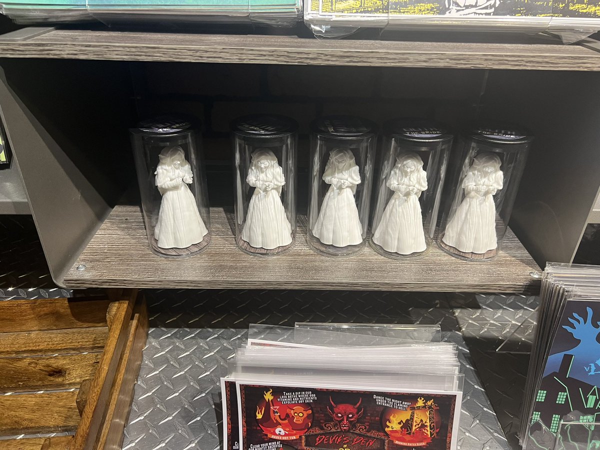 “Into the Fog” the Scary Farm tribute Art show is now open at Knott’s Berry Farm. This year I made a 3D print of a Zbrush sculpture based on the Bride from Ghost Town Streets. #scaryfarm #scaryfarm2025 #ghosttownstreets