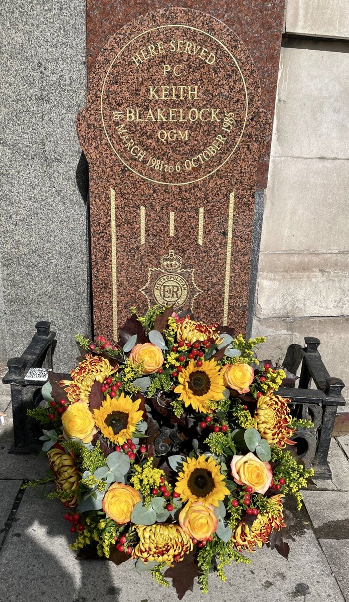 tpmt_org's tweet image. Today we remember PC Keith Blakelock QGM who was murdered in 1985 whilst protecting firefighters during a riot. We erected our memorial to Keith’s sacrifice at Muswell Hill, London where today we laid flowers
#PoliceFamily
#PoliceMemorials
#HonouringThoseWhoServe
@metpoliceuk