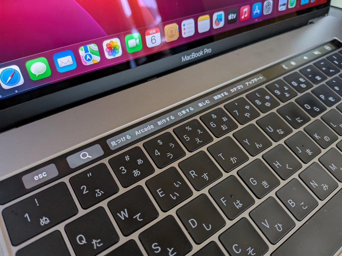 ecri_zin's tweet image. いや、デカいな・・・
あと、TouchBAR端末は初めてな気がする🤔(買ってから気がついた)

#MacBookPro2017 15インチ
Core i7 16GB 1TB 24000円
#人生がしんどい時はスマホを買う

2017モデルですが、当時最速のSSDかつ1TBモデルなのでめちゃくちゃ快適…